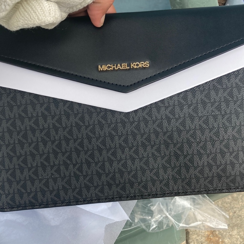 Michael kors hand bag with one extra piece